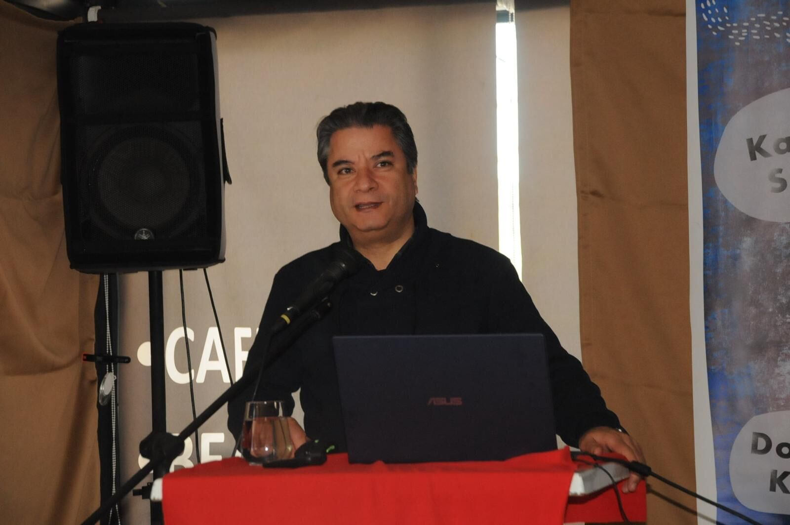 Gazeteci Yusuf Yavuz Panelde Kaş Bölgesindeki Çevre Mücadelesine Ilişkin Bir Sunum Yaptı