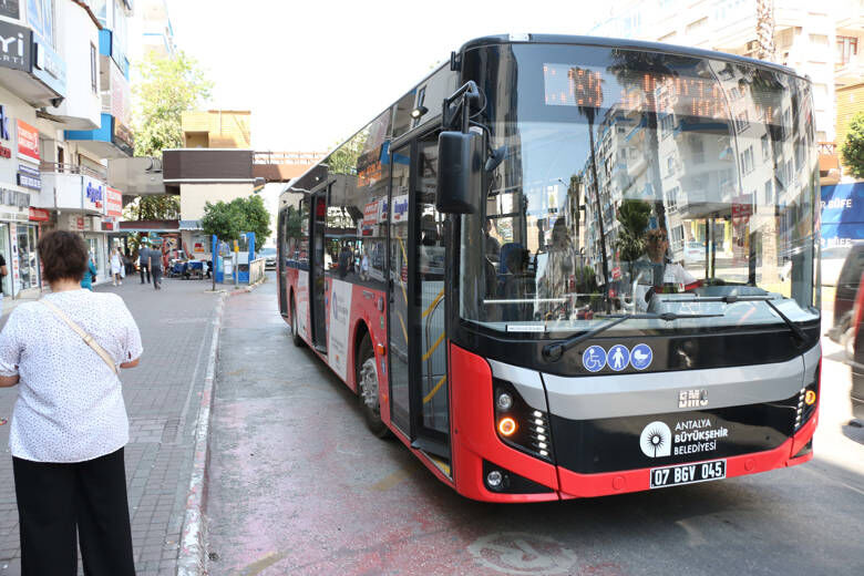 Antalya Büyükşehir Belediyesi Otobüs Bakım Ve Onarımı Için Özel Şirkete Son 2 Yılda 1.2 Milyar Tl Ödedi