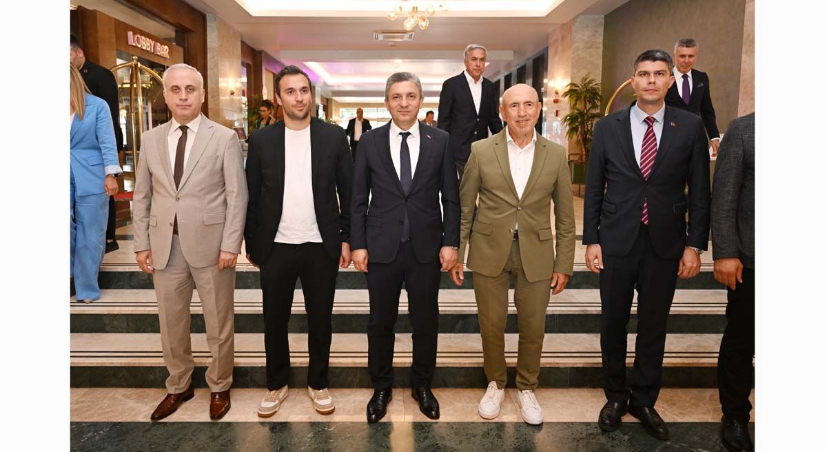 Antalya Valisi Hulusi Şahin Aktob'un 29 Nisan'da Mehasaray Otel'de Düzenlediği Değerlendirme Toplantısında