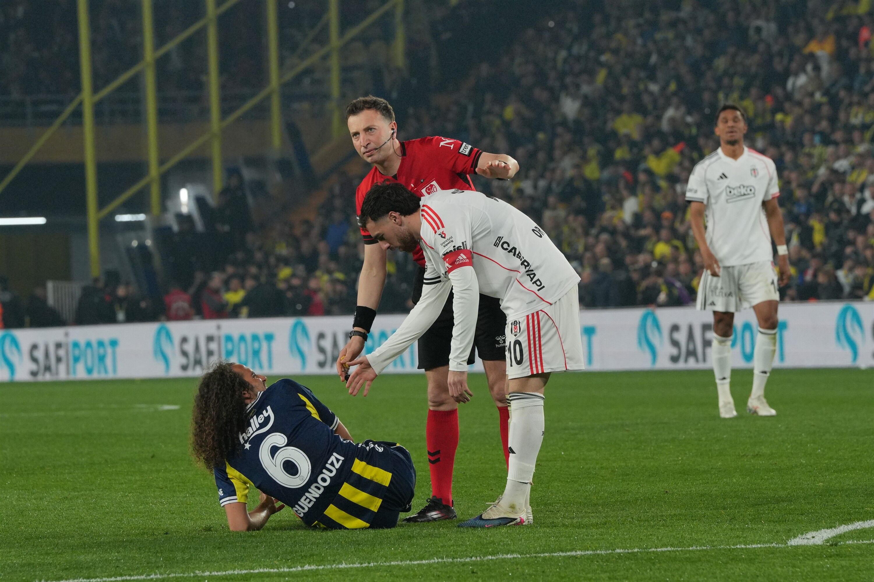 Fenerbahçe  Beşiktaş maçında skoru penaltı belirledi