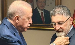 Gerekçesiz CHP'den ayrılan Kumbul'a AKP rozeti takıldı