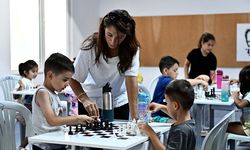 Muratpaşa'da satranç eğitimi devam ediyor