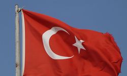 Türk bayrağına çirkin saldırı
