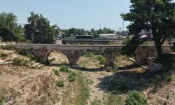 800 yıllık köprü zamana meydan okuyor
