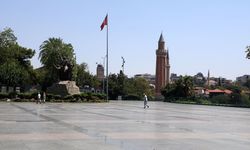 Antalya sıcaktan kavruldu, kent merkezi boş kaldı