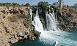 Antalya’nın simgesi Düden Şelalesi’ne turist akını
