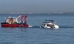 Manavgat açıklarında batan tekne tersaneye çekildi