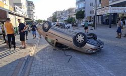 Kamyonetle çarpışan otomobil takla attı