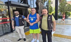 Türk bayrağına tüküren İngiliz turist tutuklandı