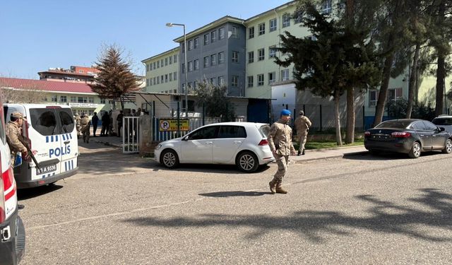 Okulda silahlı saldırı: Şanlıurfa'da öğrenci 16 kişiyi  yaraladı