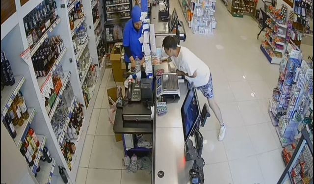 Marketten hırsızlık yapan şüpheli, içinde 10 yaşında çocuğun da bulunduğu otomobili gasbedip kaçtı