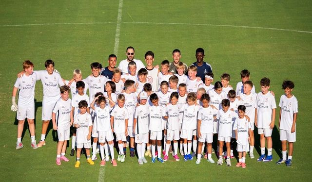 Arda Güler, minik futbolcularla bir araya geldi