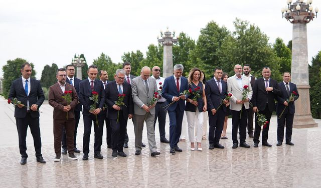 Kepez'den Azerbaycan'a 'Türkiye Seçkisi Kitaplığı'