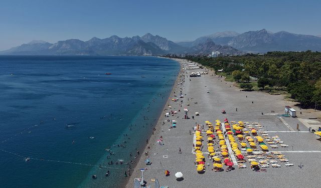 Antalya'da hissedilen sıcaklık 44 dereceyi buldu