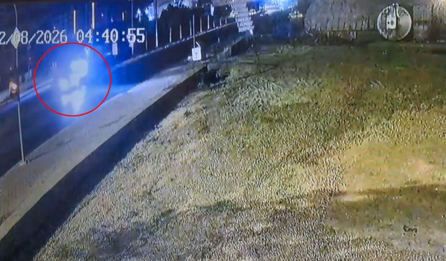 Kavşakta iki otomobil çarpıştı: 2 ölü, 3 yaralı
