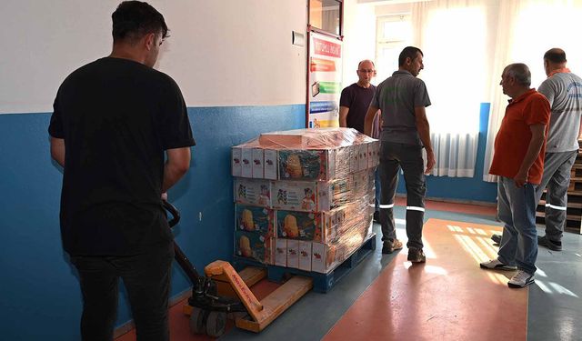 Kemer'de 6 bin 500 öğrenciye kırtasiye desteği