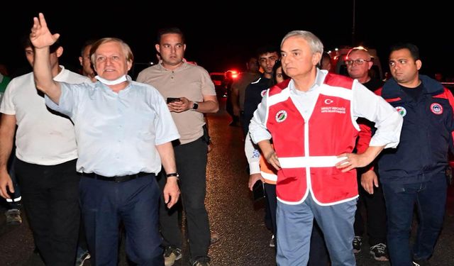 Kepez Belediyesi 100 personel ve 20 araçla sahada