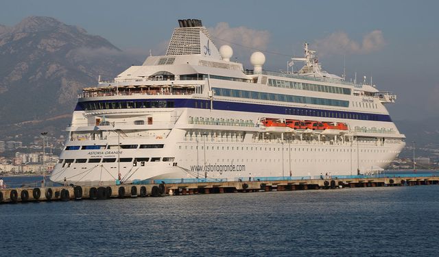 Rus turistler kruvaziyerle geldi