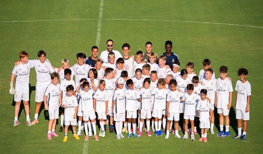 Arda Güler, minik futbolcularla bir araya geldi
