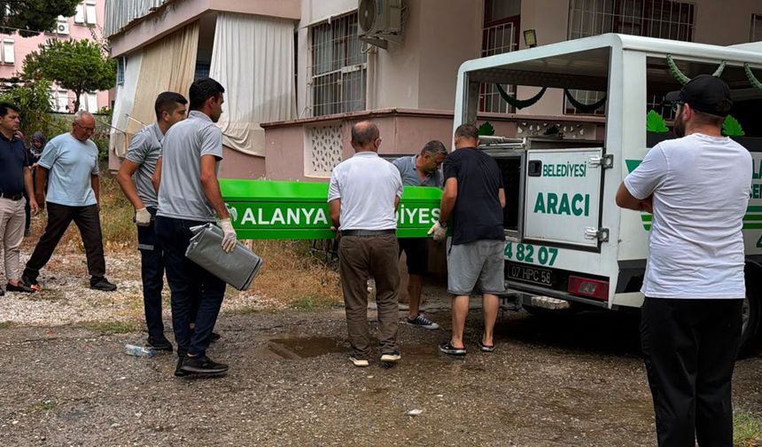 Balkondan düşen yaşlı kadın öldü