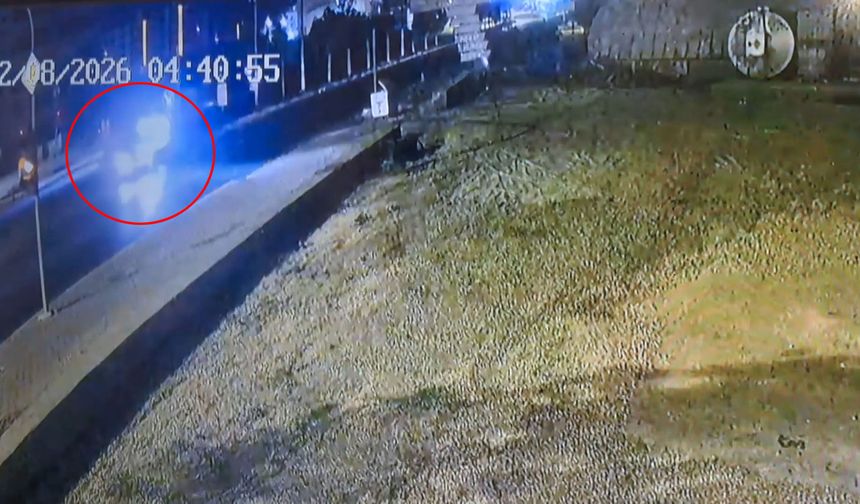 Kavşakta iki otomobil çarpıştı: 2 ölü, 3 yaralı