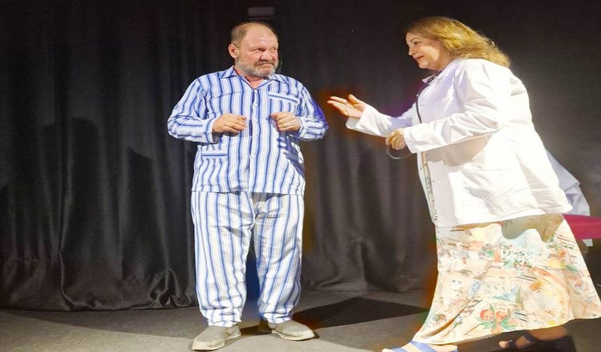 'Ben Deli Sen Deli' oyunu Antalya seyircisiyle buluştu
